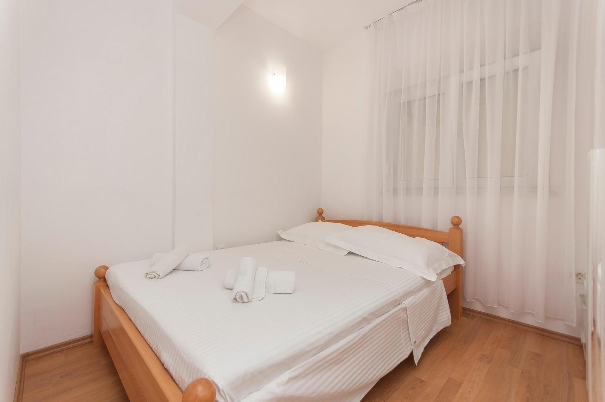 Apartman Mira- 奥米什 客房 照片
