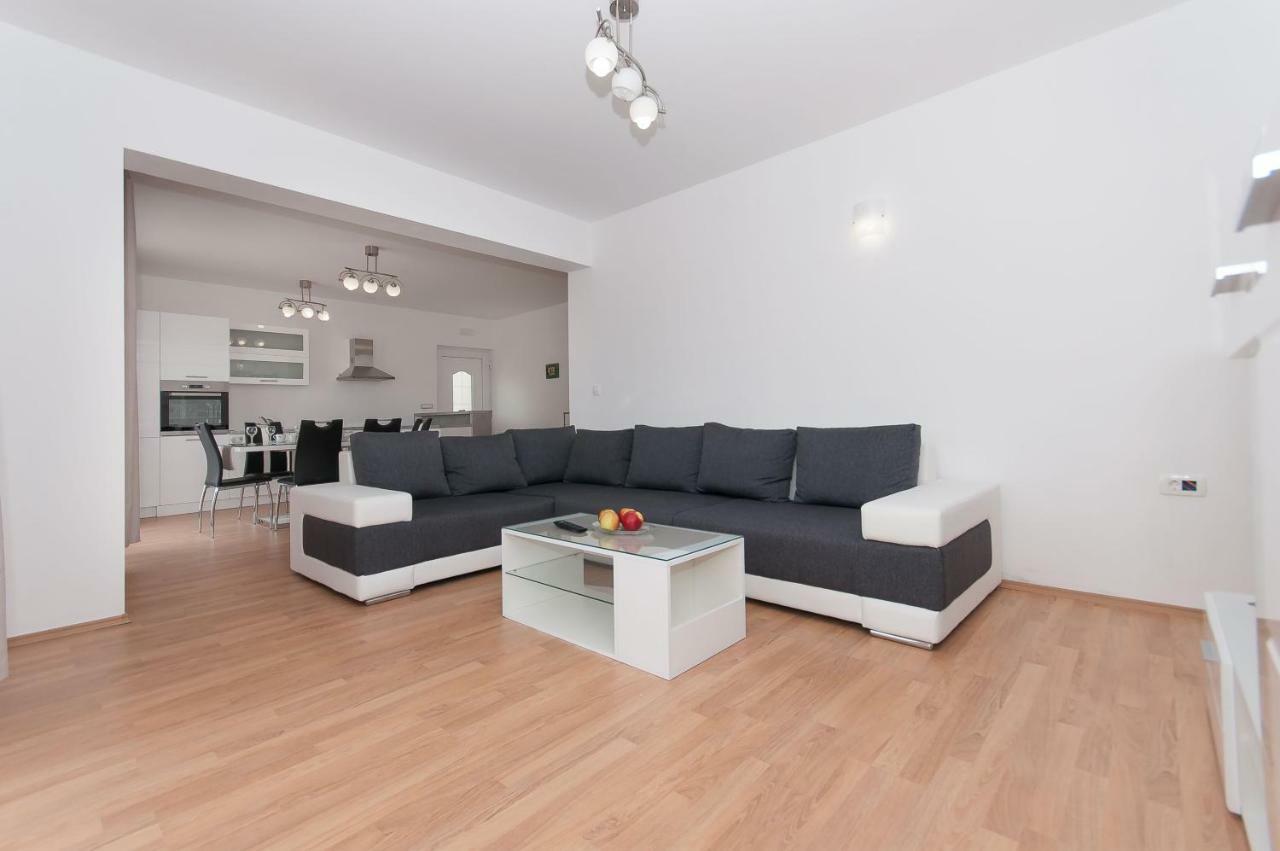 Apartman Mira- 奥米什 外观 照片